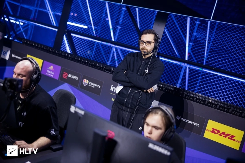 Директор маркетинга Team Spirit по CS2 назвал hally эталоном тренера на сцене